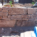 気良石の石積みの庭の写真